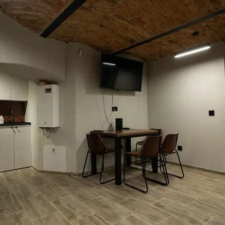 Story Apartment *